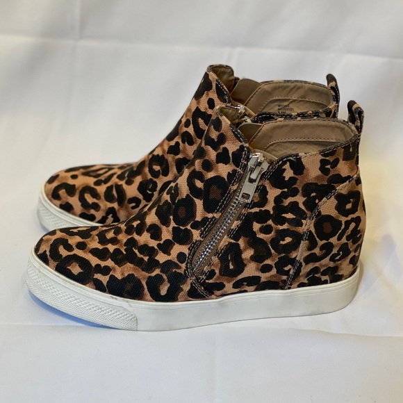 steve madden wedgie sneaker leopard